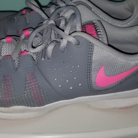 Nike tennis shoes - Picture 3 of 4